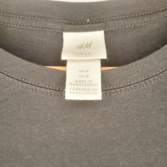 Wemen's H&M T Shirt Black Size M with Front Pocket and Grafic Relaxed Fit ! - Picture 5 of 5